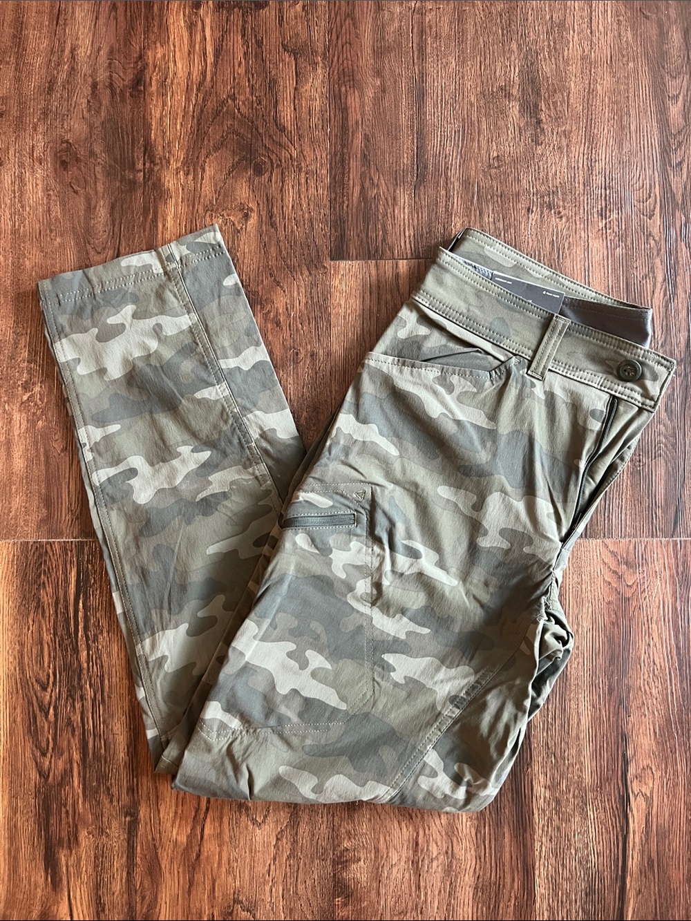 BRAND NEW Eddie Bauer Men's Camo Cargo Pants in Olive Camo
